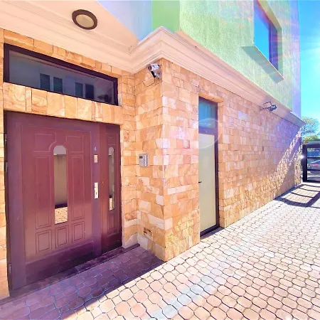 Botabara 312 Beach Front Apartment Daire